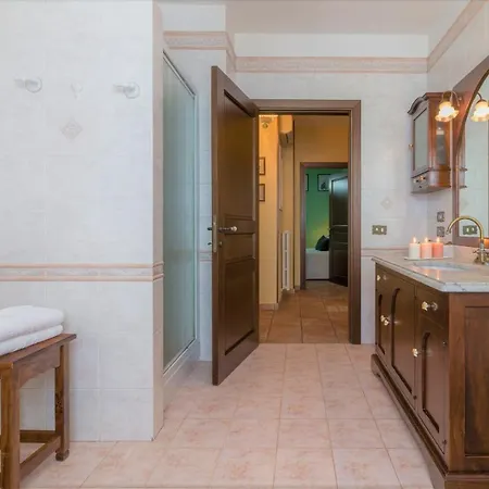 Delle Rose * צ'יביטאנובה מארקה